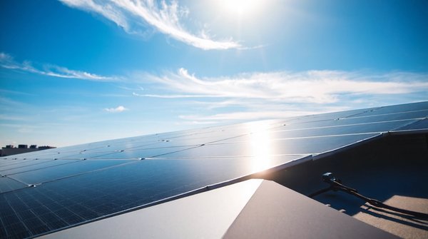 Toiture solaire professionnelle : un investissement durable et rentable